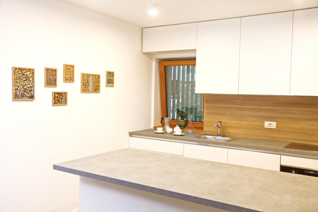 Apartment Jurijana - New 4-Bedroom Triplex With Sauna & Garden Бохин Екстериор снимка